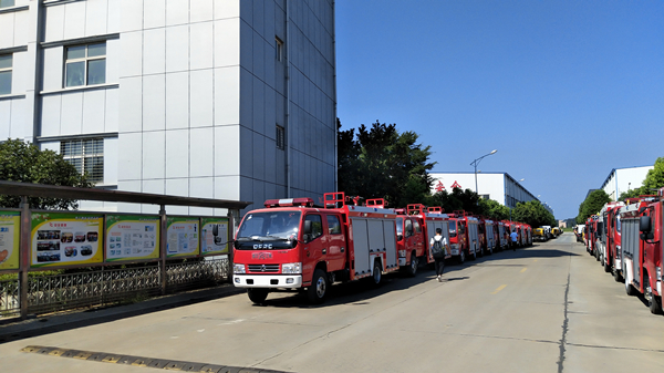 20臺(tái)國(guó)五東風(fēng)小多利卡2.5噸水罐消防車(chē)順利交車(chē) 20臺(tái)國(guó)五東風(fēng)小多利卡2.5噸水罐消防車(chē)順利交車(chē)