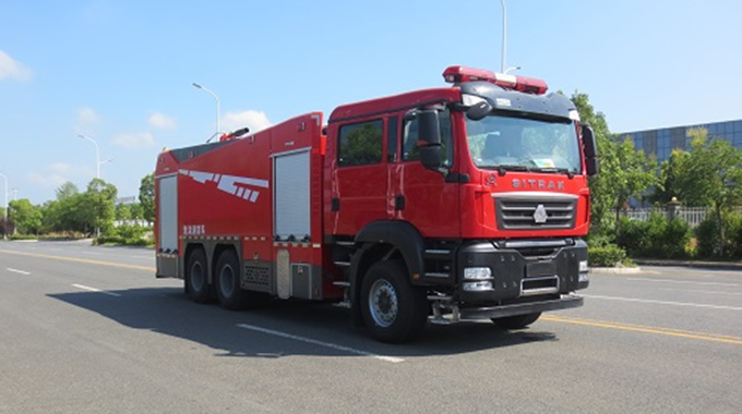重汽汕德卡13噸水罐消防車(chē)（軍品）