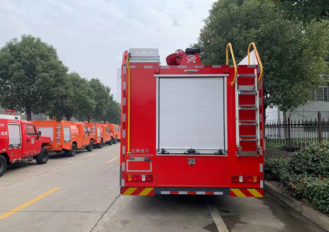 國六  18噸豪沃8x4泡沫消防車