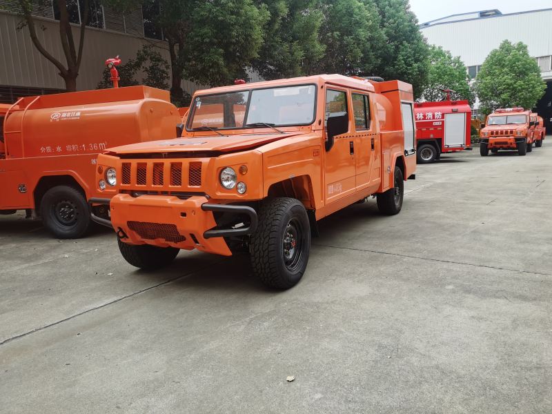 1.5噸四驅雙排森林滅火消防灑水車